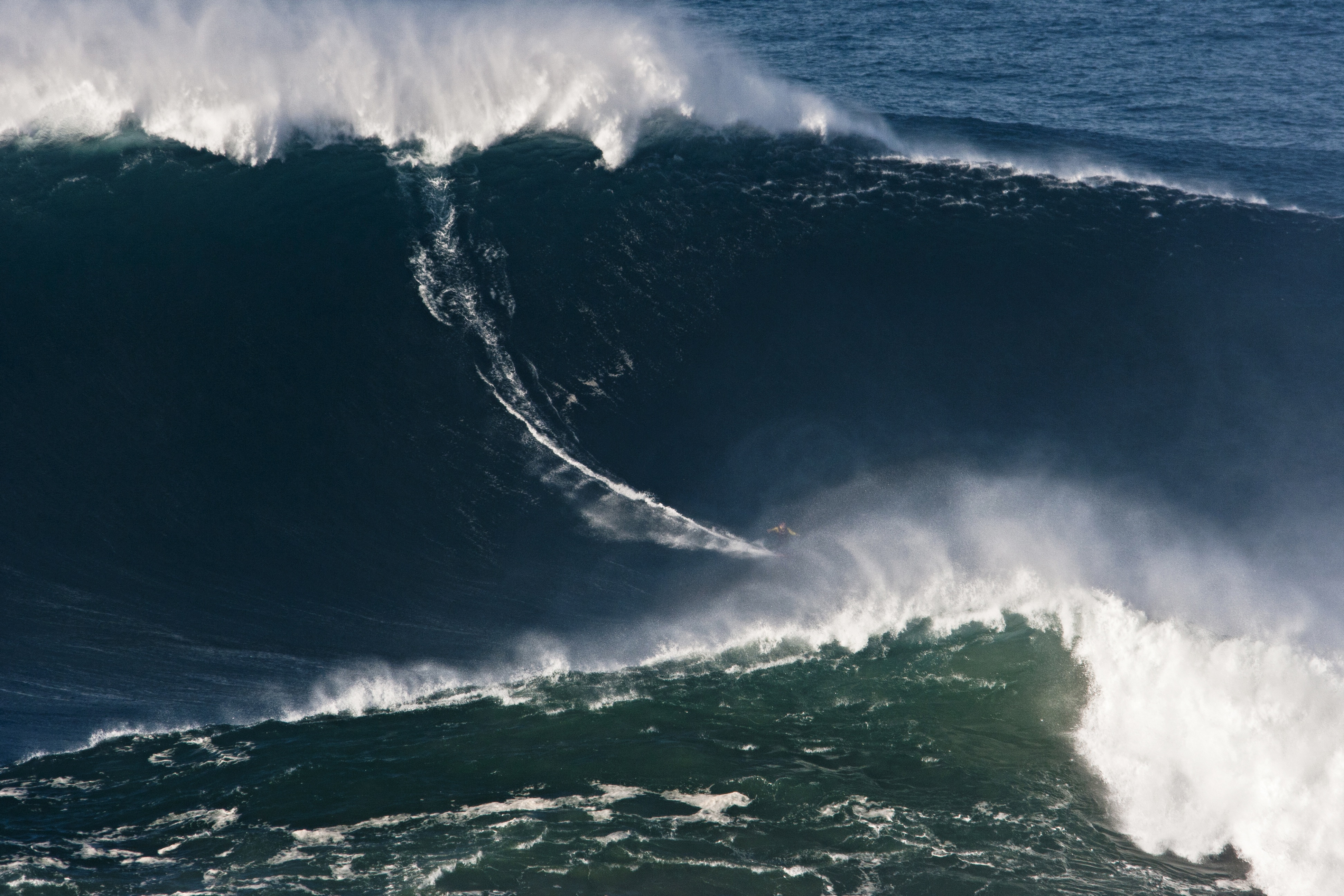 Поднимется волна огромная волна. Бискайский залив волны убийцы. ЦУНАМИ Тихого океана 30 метров. ЦУНАМИ 500 метров. ЦУНАМИ 520 метров.
