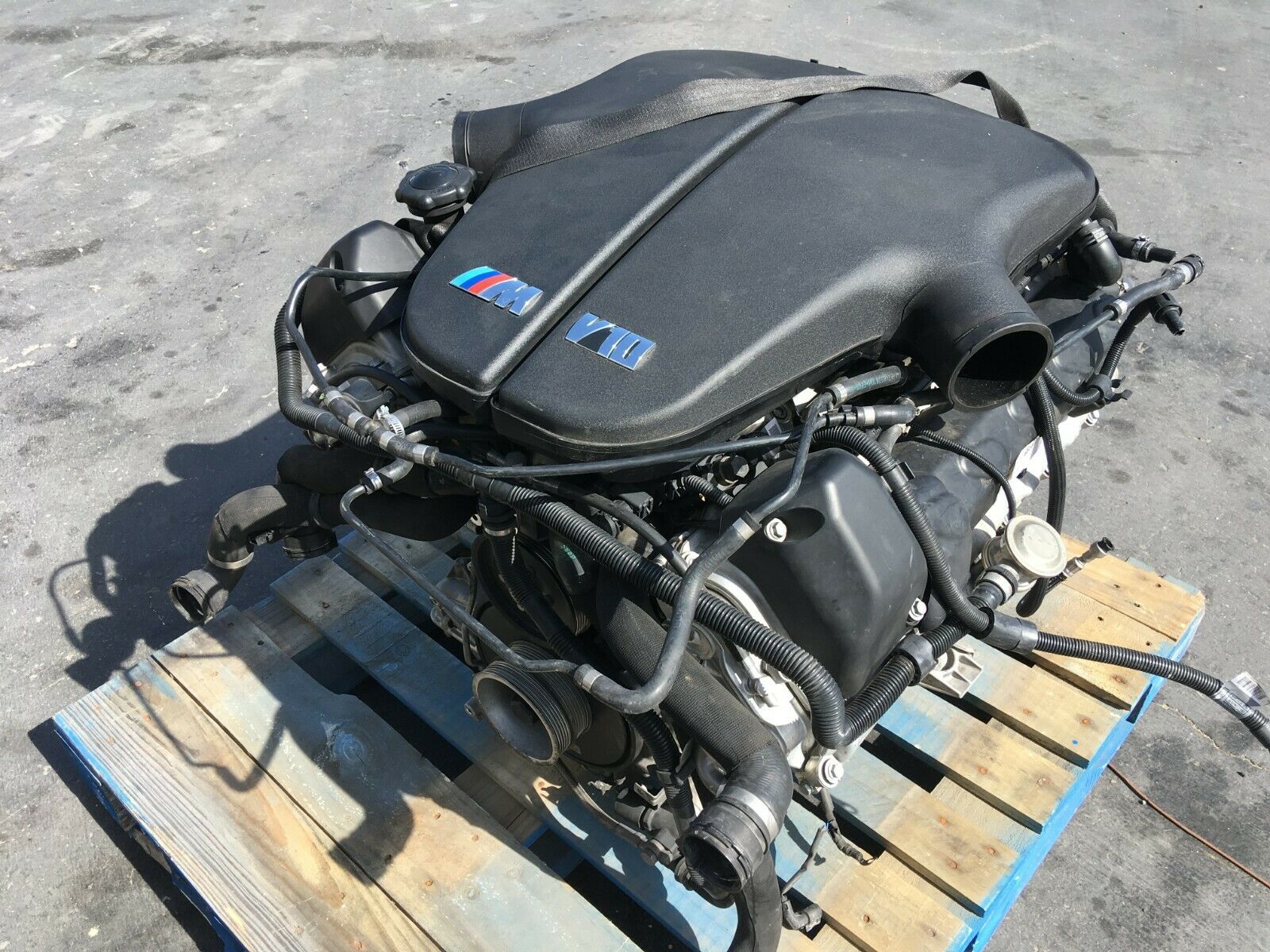 Мотор м 5. BMW s85b50. S85 BMW мотор. S85b50 v10. S85 двигатель BMW.